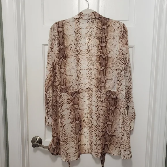 NWT Bar III Snake Print Sheer Tie/Button Front Blouse Size Med. Ret. $59.50 - Picture 10 of 13